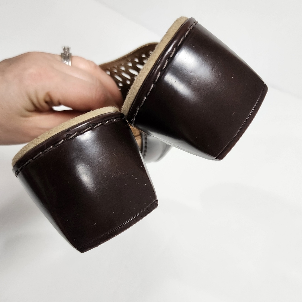 Clarks laser-cut tan leather slip-on mules womens size 9 - Picture 11 of 14
